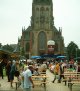 Der neugestaltete Kirchplatz. Die Sichtachse vom Frstenwall zur Kirche ist wieder geffnet.